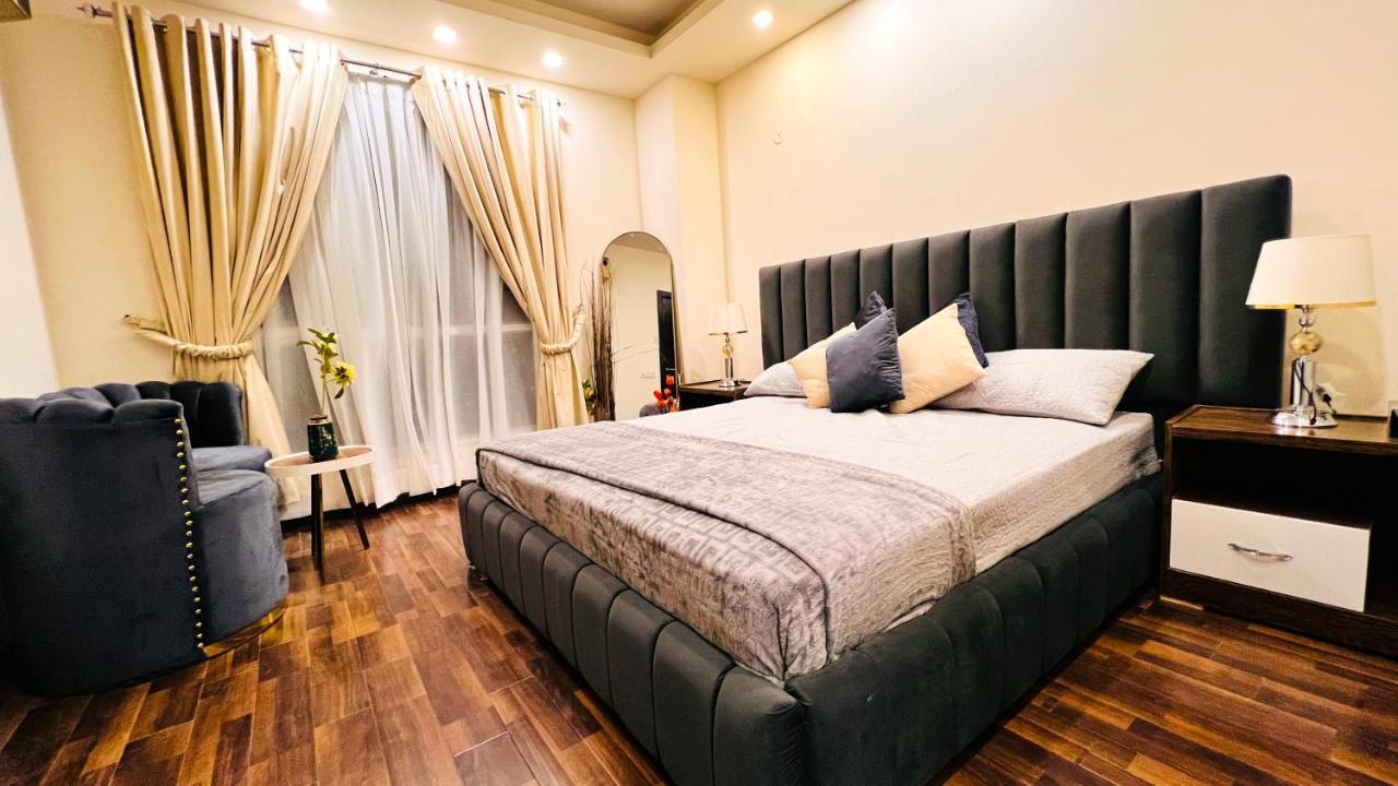 Sky Heights Luxury Apart Facing Centaurus Apartamento Islamabad Exterior foto