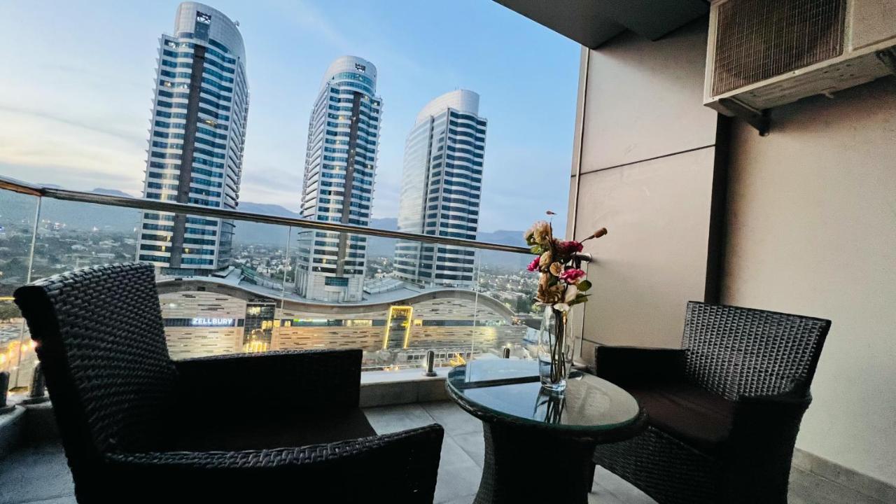 Sky Heights Luxury Apart Facing Centaurus Apartamento Islamabad Exterior foto