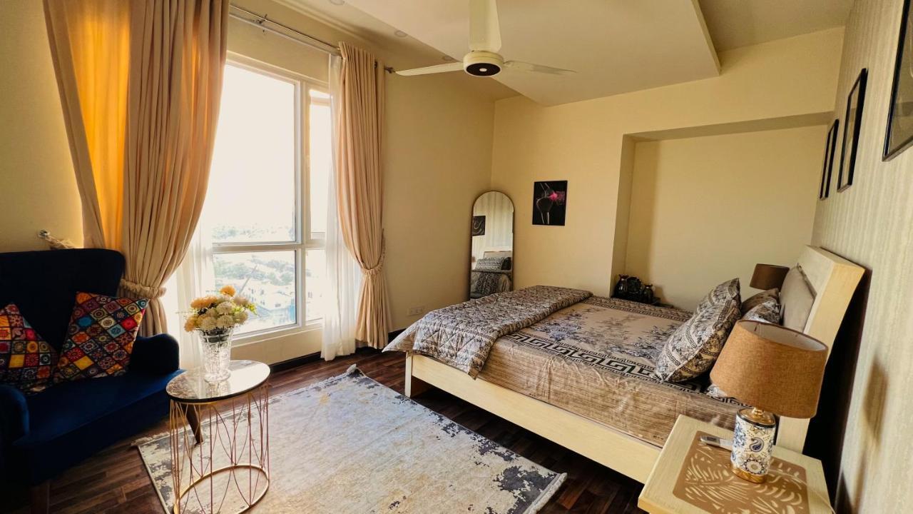 Sky Heights Luxury Apart Facing Centaurus Apartamento Islamabad Exterior foto