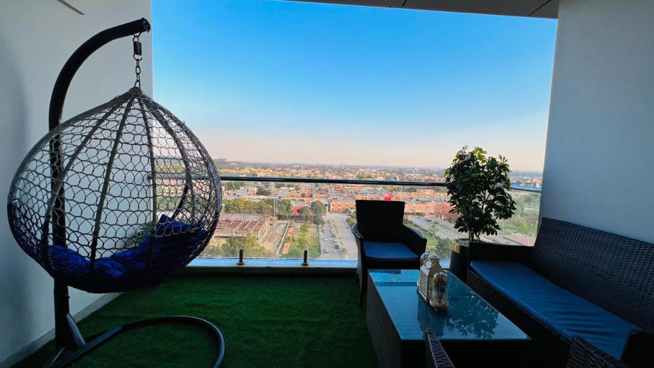 Sky Heights Luxury Apart Facing Centaurus Apartamento Islamabad Exterior foto