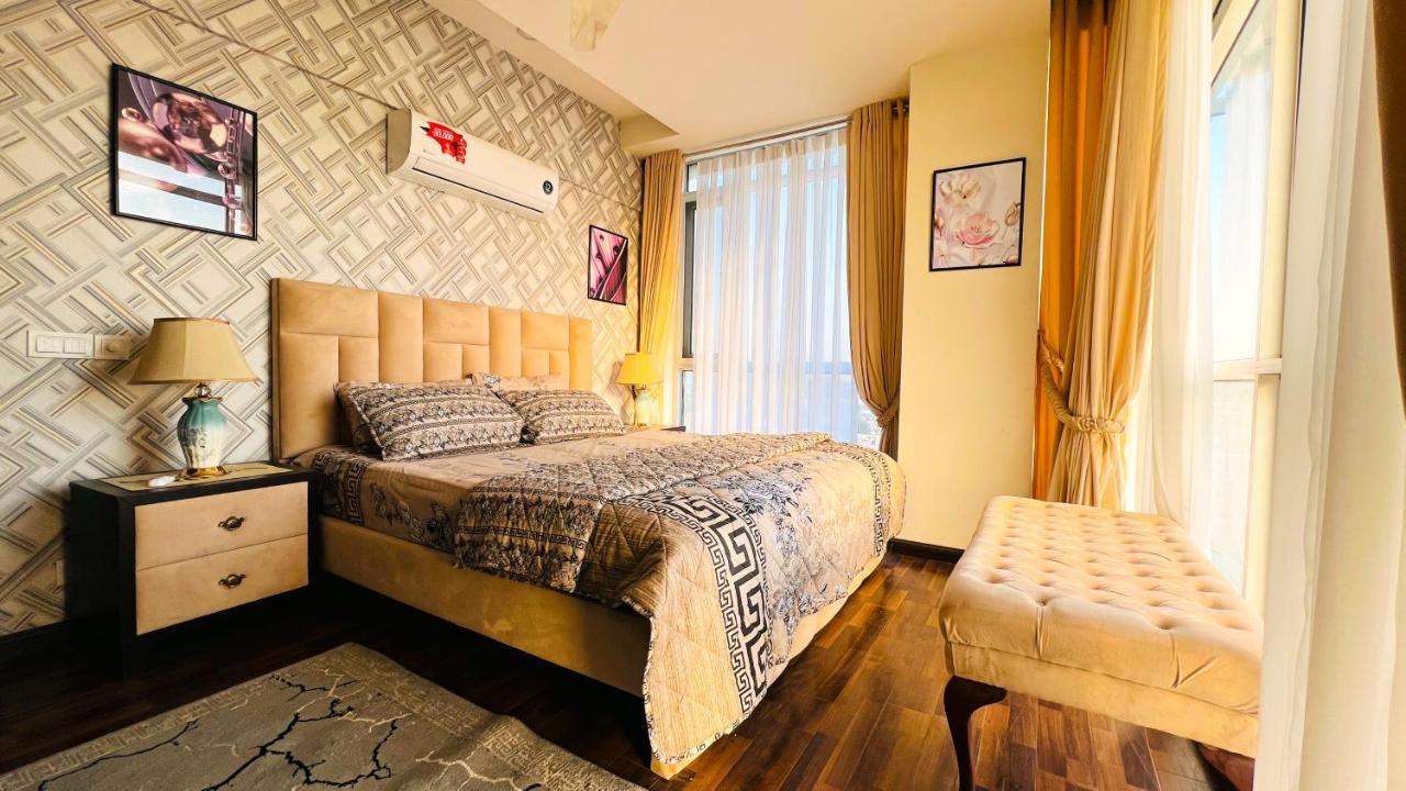 Sky Heights Luxury Apart Facing Centaurus Apartamento Islamabad Exterior foto