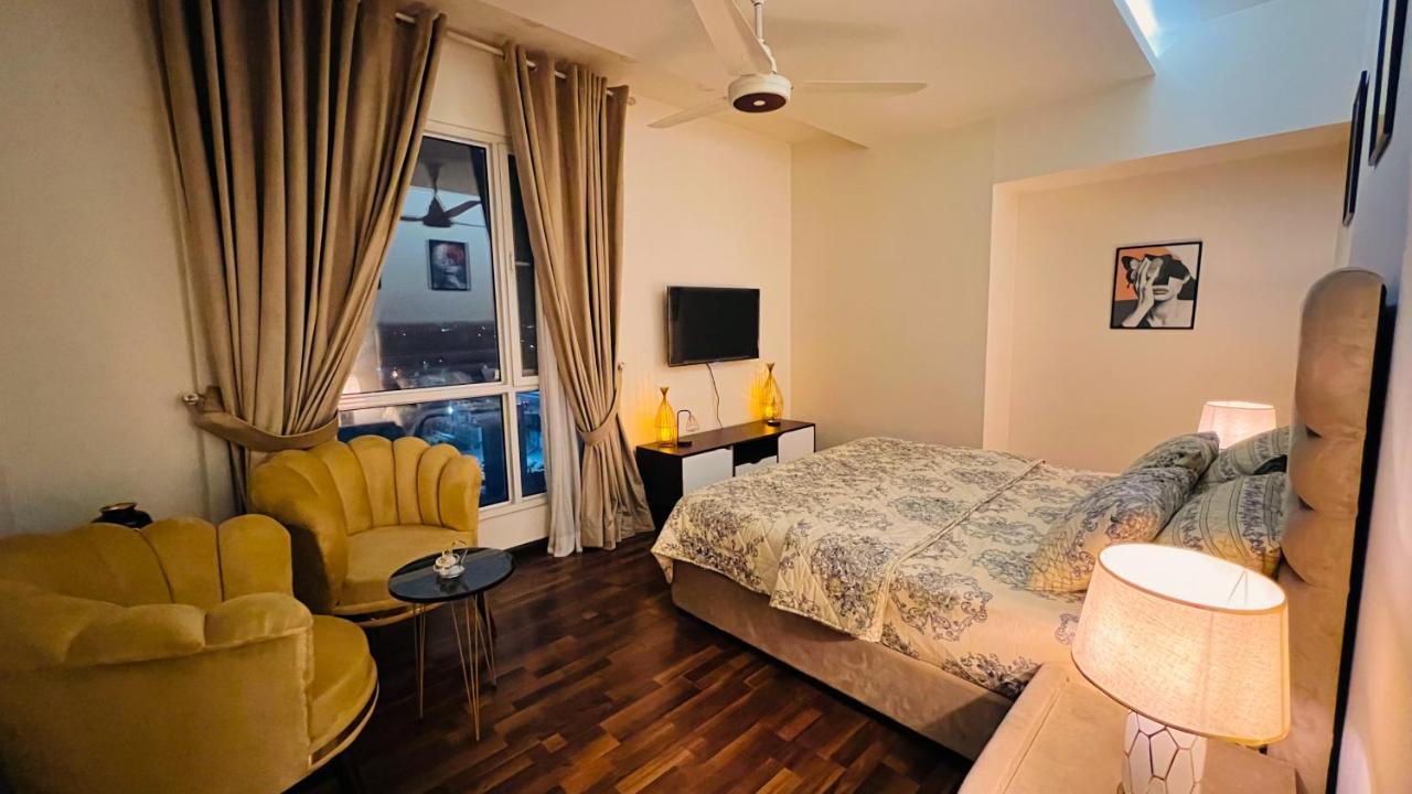 Sky Heights Luxury Apart Facing Centaurus Apartamento Islamabad Exterior foto