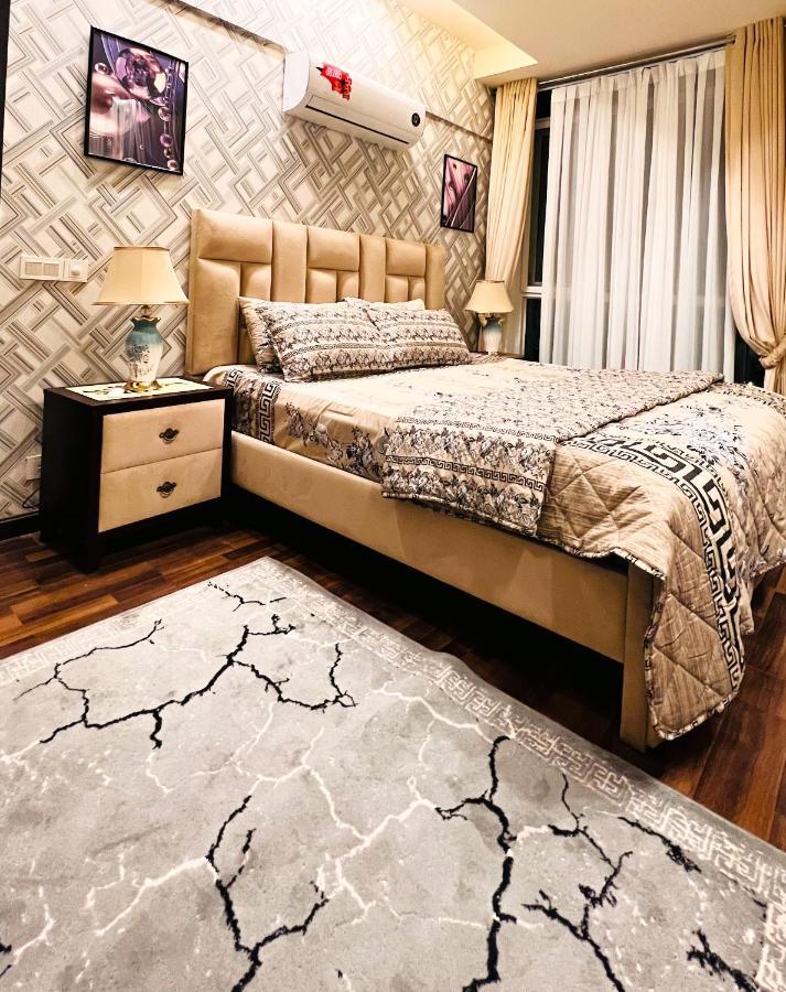 Sky Heights Luxury Apart Facing Centaurus Apartamento Islamabad Exterior foto
