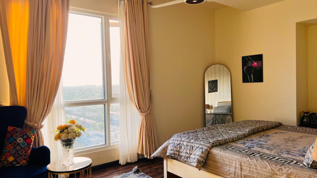 Sky Heights Luxury Apart Facing Centaurus Apartamento Islamabad Exterior foto