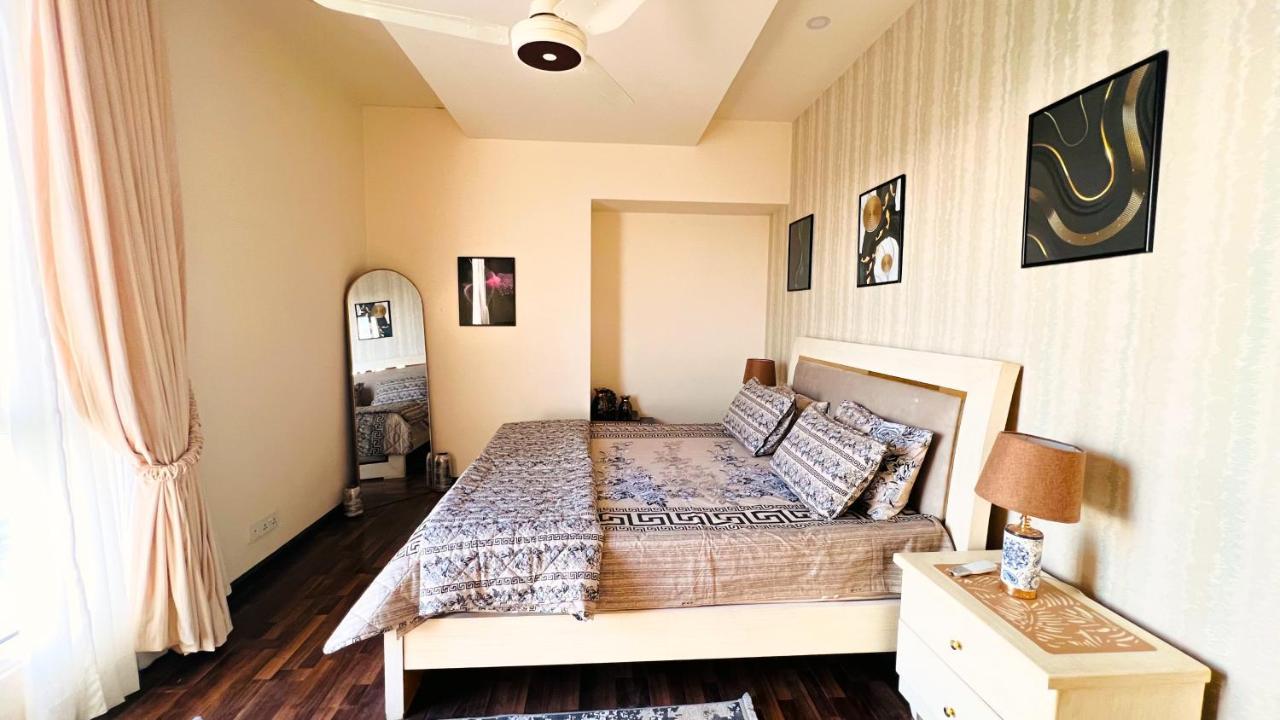 Sky Heights Luxury Apart Facing Centaurus Apartamento Islamabad Exterior foto