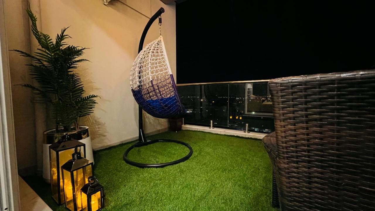 Sky Heights Luxury Apart Facing Centaurus Apartamento Islamabad Exterior foto