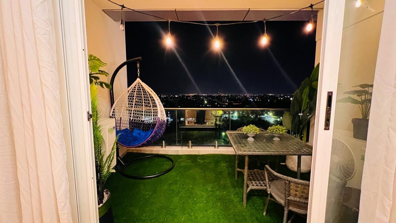 Sky Heights Luxury Apart Facing Centaurus Apartamento Islamabad Exterior foto