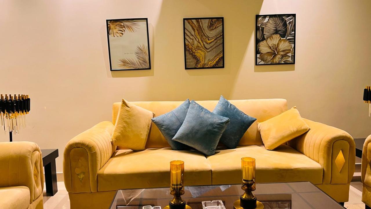 Sky Heights Luxury Apart Facing Centaurus Apartamento Islamabad Exterior foto