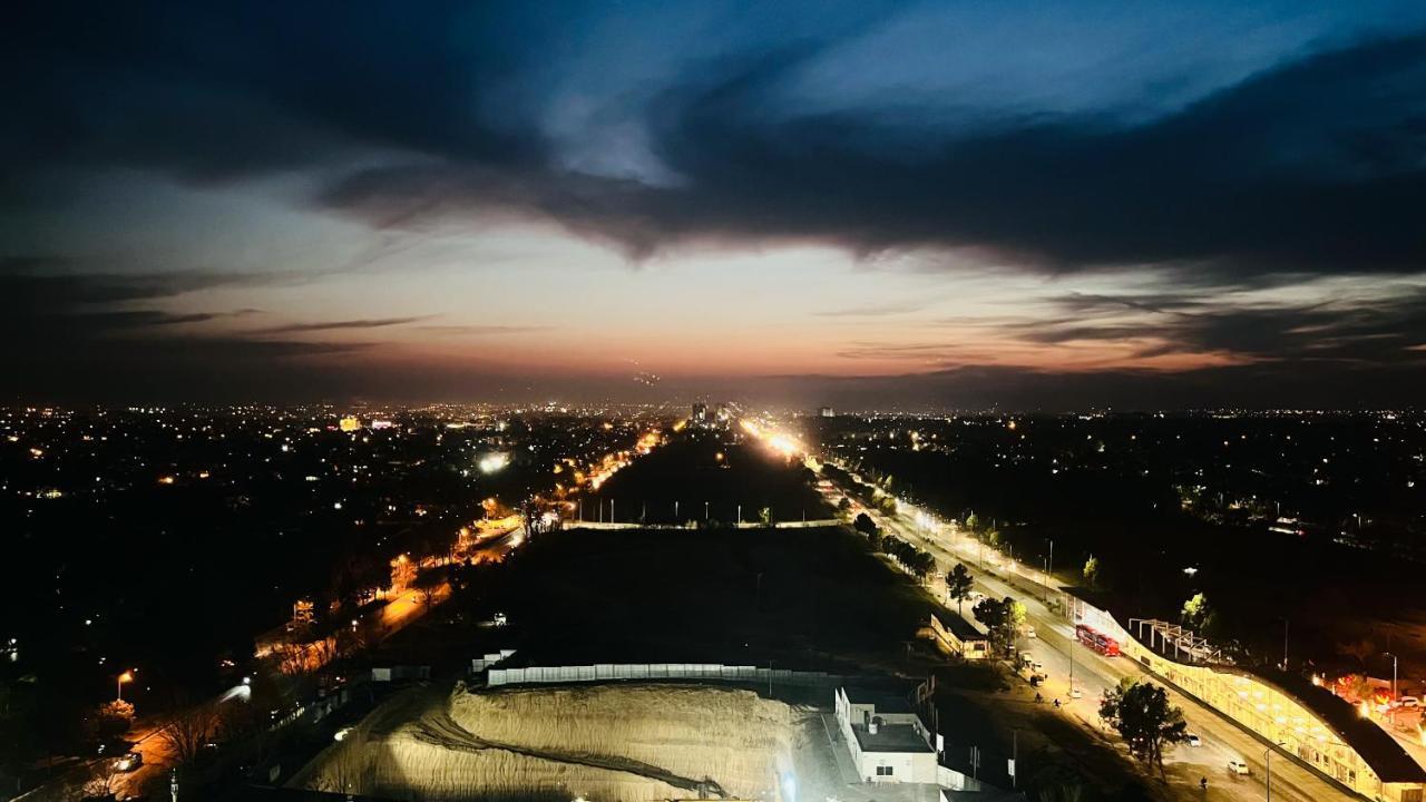 Sky Heights Luxury Apart Facing Centaurus Apartamento Islamabad Exterior foto