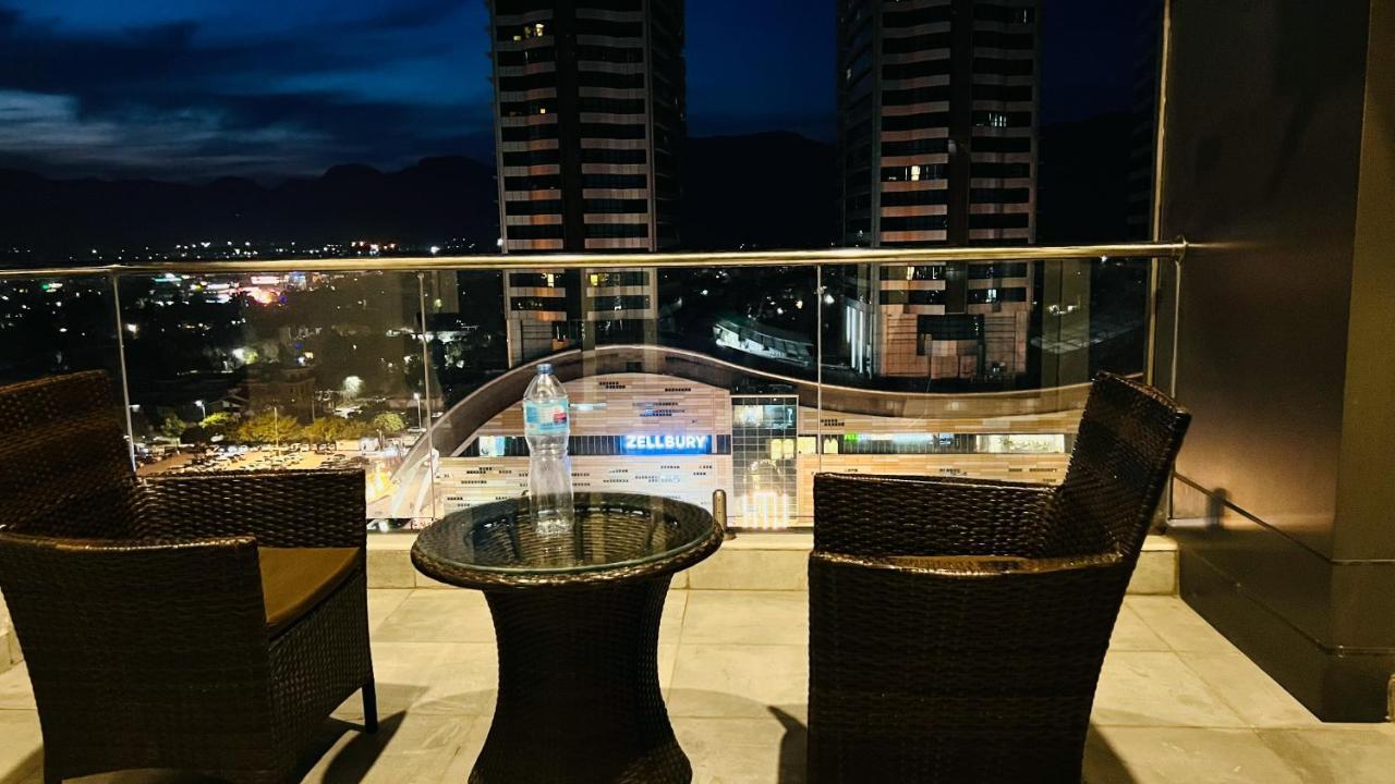 Sky Heights Luxury Apart Facing Centaurus Apartamento Islamabad Exterior foto