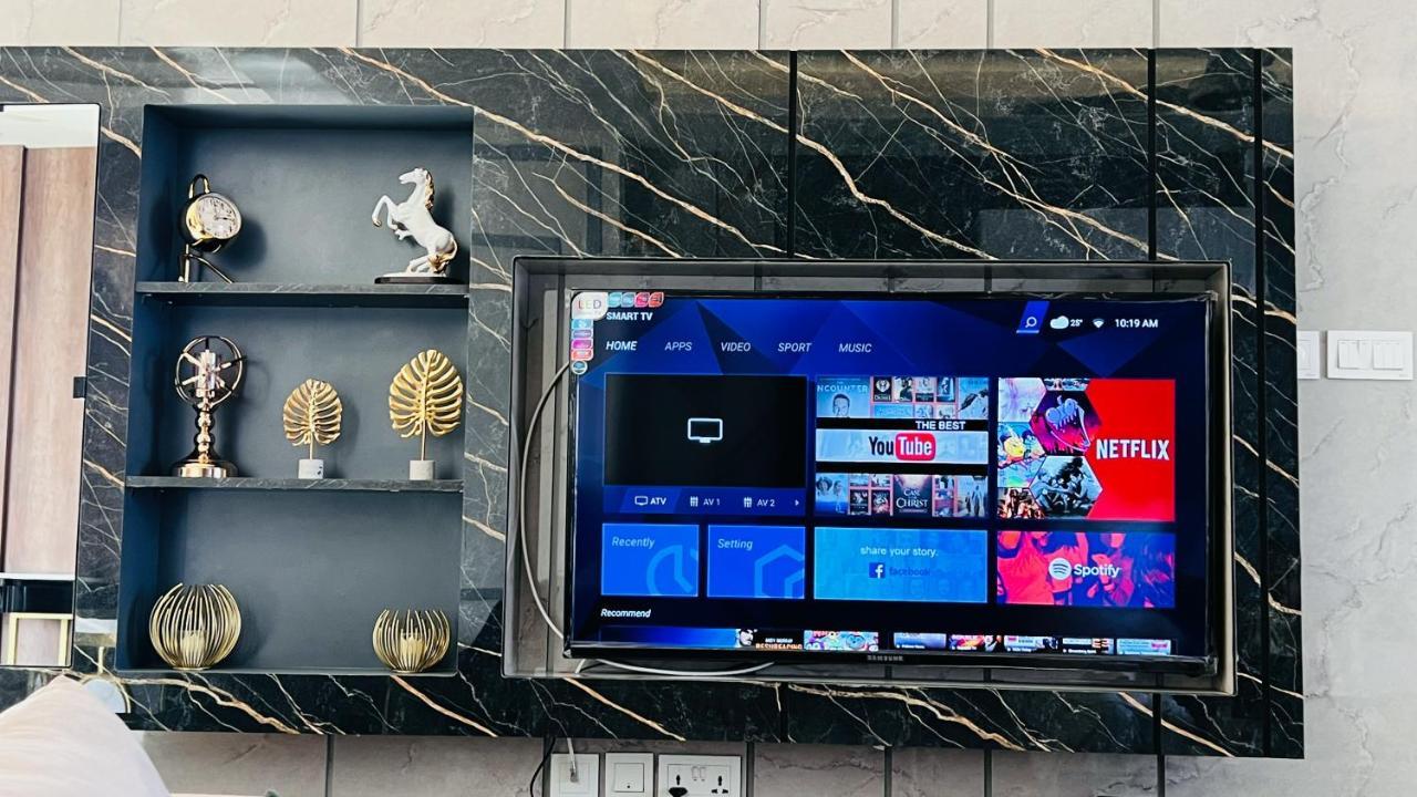 Sky Heights Luxury Apart Facing Centaurus Apartamento Islamabad Exterior foto